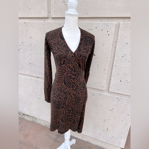 Leopard Print V-Neck Dress - Picture 4 of 11